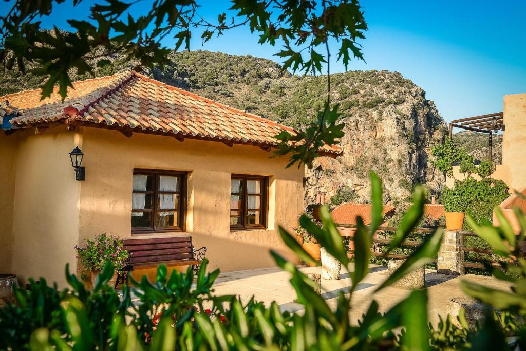 Enagron Ecotourism Village Axós Exterior foto